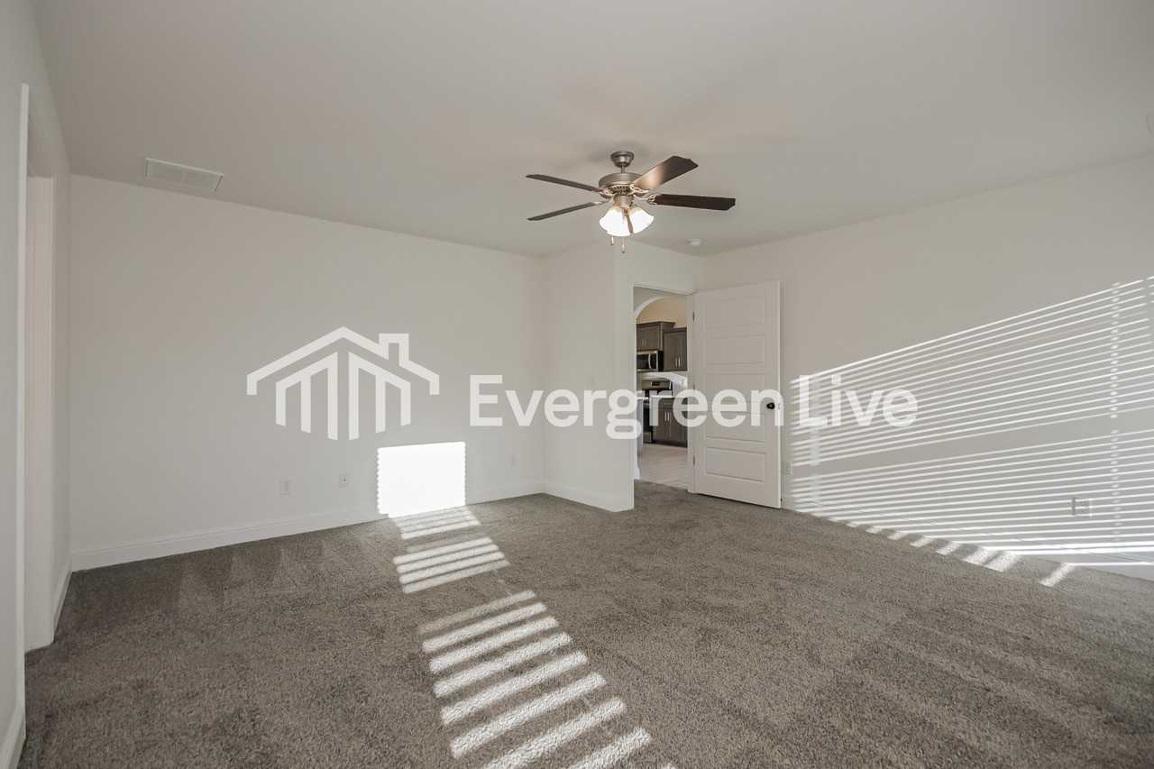 5907 Nw Hoover St - Photo 3 of 15