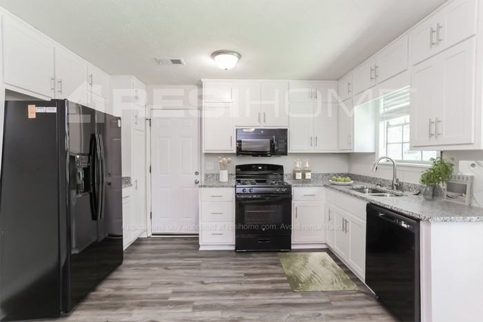 7904 Stanebrook Dr - Photo 3 of 19