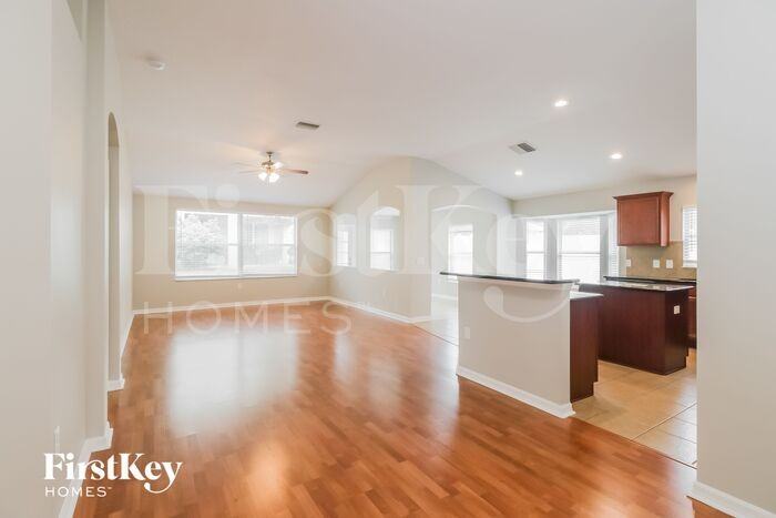 18416 Cypress Bay Pkwy - Photo 3 of 15