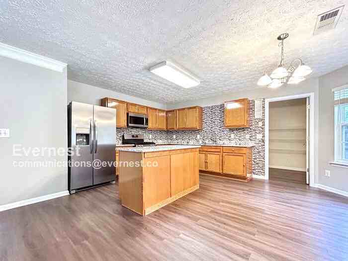 520 Kensington Park Dr - Photo 2 of 29