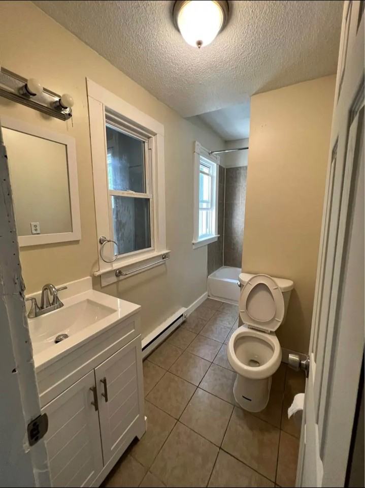 83 Lounsbury Ave #2