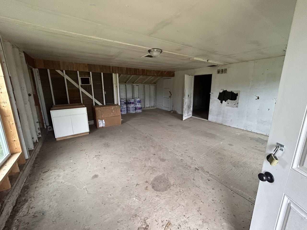 406 W Main St - Photo 3 of 7