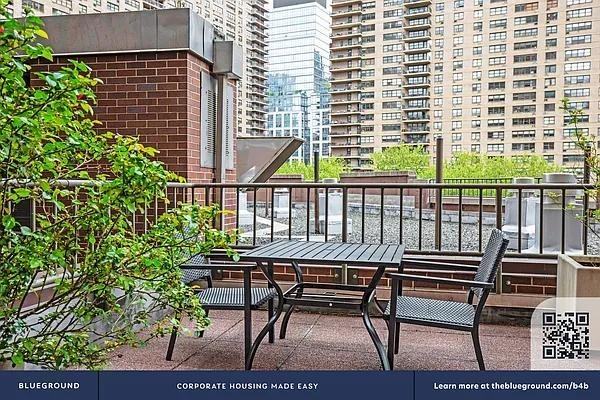 Riverside Blvd #7K - Photo 5 of 20