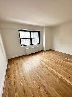 E 86th St #19NE - Photo 3 of 20