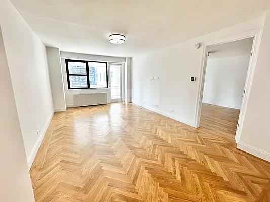 E 86th St #9DEW - Photo 2 of 20