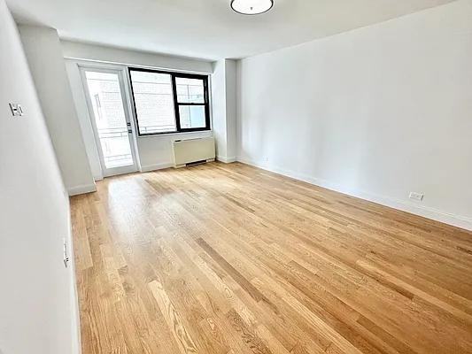 E 86th St #9DEW - Photo 3 of 20