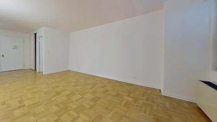 E 86th St #4LE - Photo 2 of 20