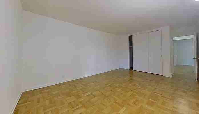 E 86th St #4LE - Photo 3 of 20