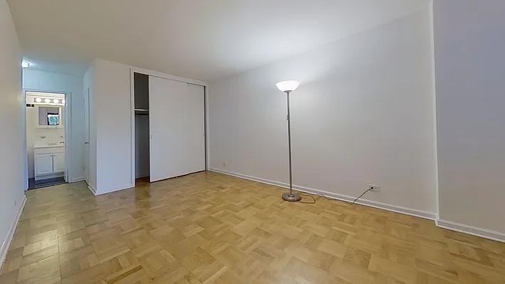 E 86th St #4LE - Photo 4 of 20