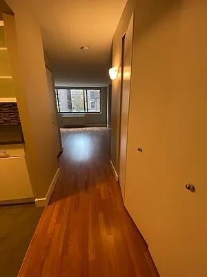 W 89th St #004N - Photo 3 of 20