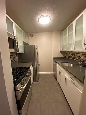 W 89th St #004N - Photo 4 of 20