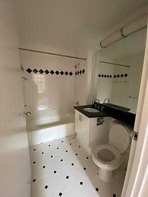 W 89th St #004N - Photo 5 of 20