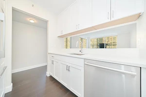 Riverside Blvd #12U - Photo 6 of 19