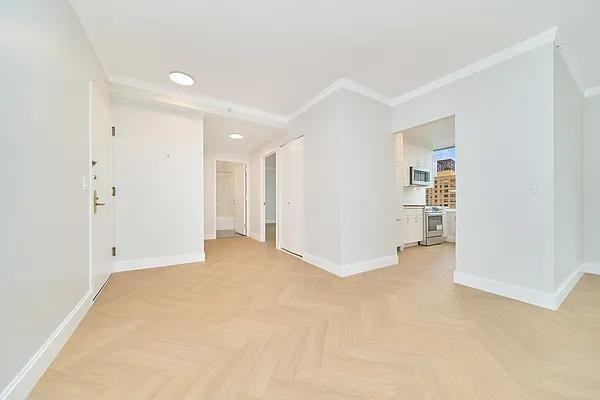 Riverside Blvd #25E - Photo 7 of 20