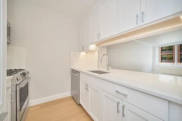 Riverside Blvd #17C - Photo 5 of 20