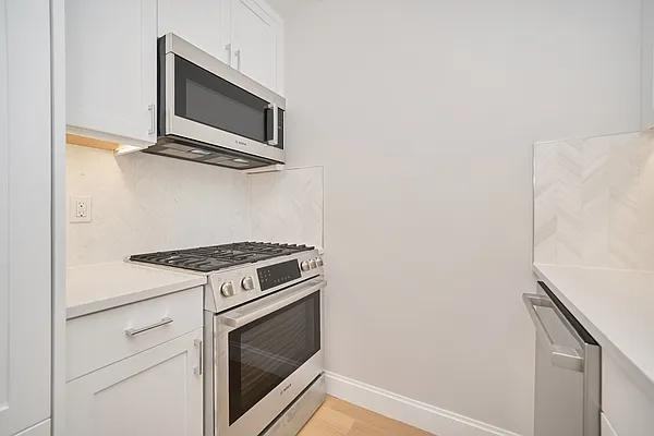 Riverside Blvd #17C - Photo 6 of 20