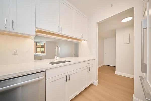 Riverside Blvd #17C - Photo 7 of 20