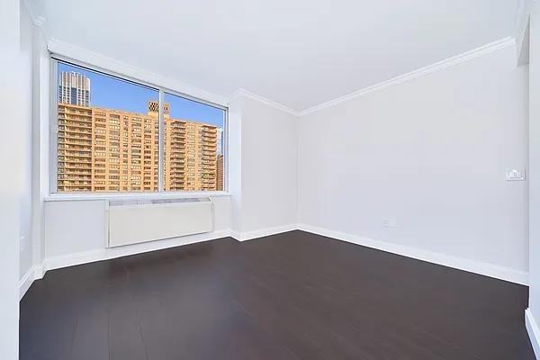 Riverside Blvd #18K - Photo 7 of 11