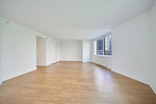 Riverside Blvd #708 - Photo 4 of 10