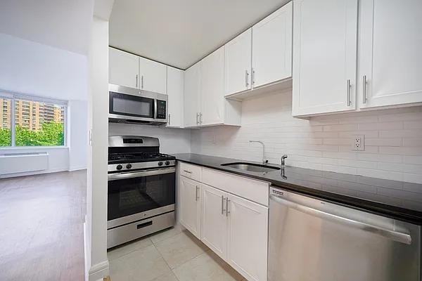 Riverside Blvd #708 - Photo 6 of 10