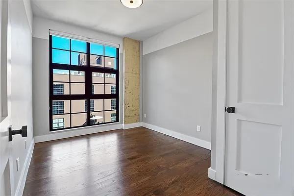 Kent Ave #601 - Photo 4 of 20