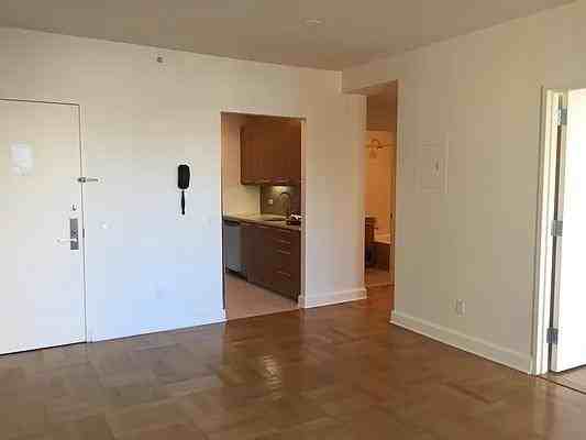 W 63rd St #912 - Photo 6 of 20