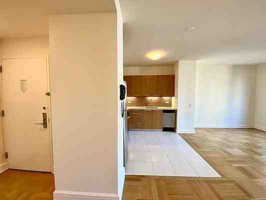 W 63rd St #1004 - Photo 4 of 20