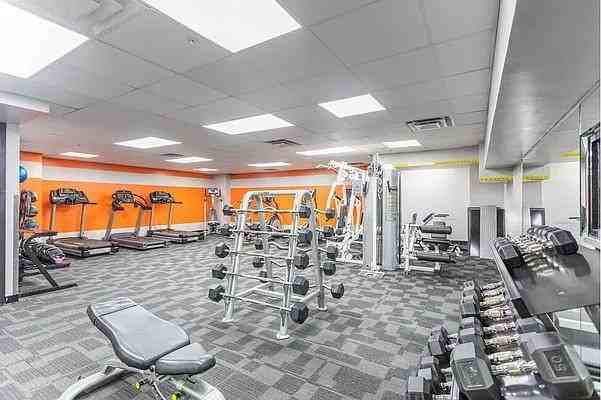 W 96th St #PH12 - Photo 4 of 11