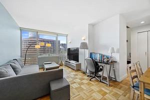 featured image of E 96th St #27J