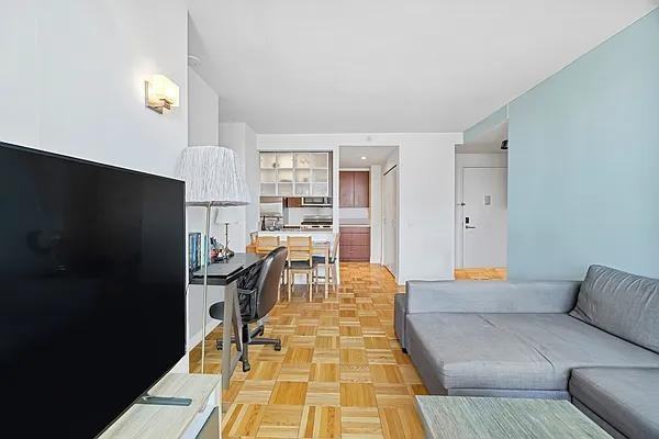 E 96th St #27J - Photo 2 of 20