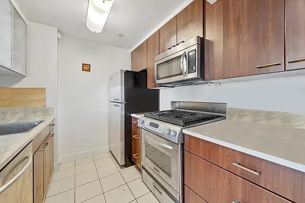 E 96th St #27J - Photo 3 of 20