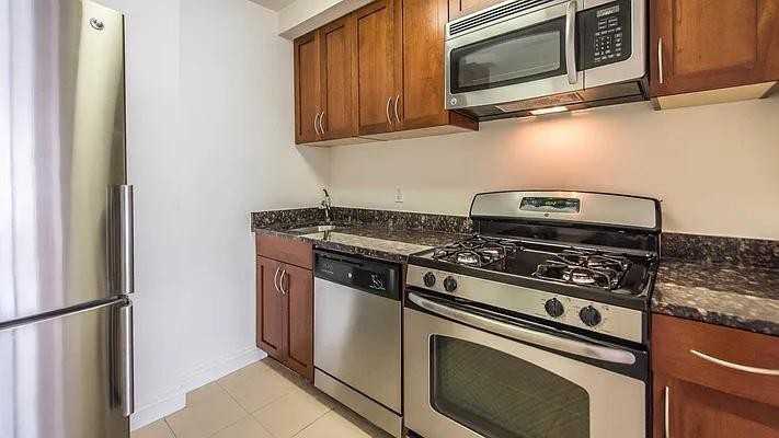 W 86th St #11E - Photo 4 of 20