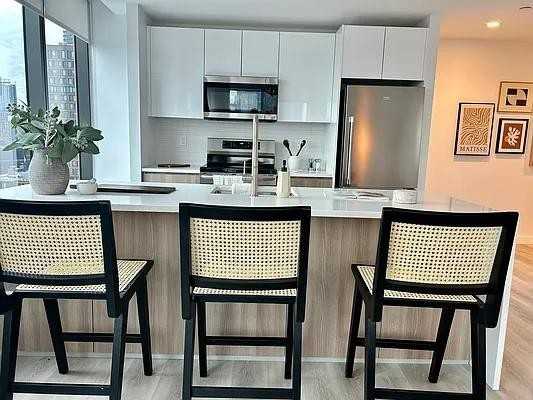 Commercial St #19G - Photo 2 of 20