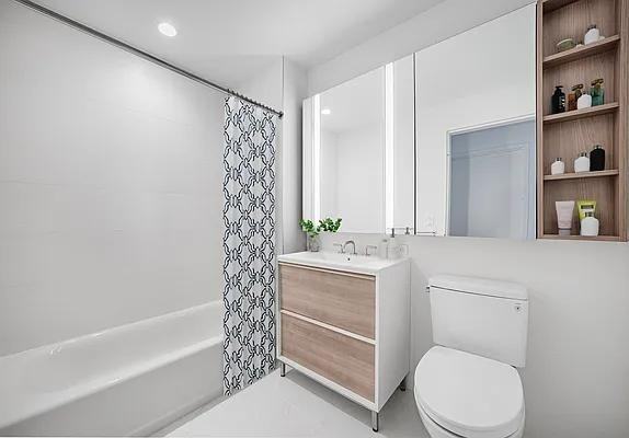 Commercial St #8E - Photo 2 of 8