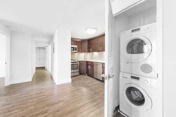 E 91st St #1202 - Photo 6 of 20