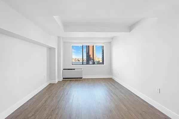 E 91st St #1007 - Photo 2 of 20