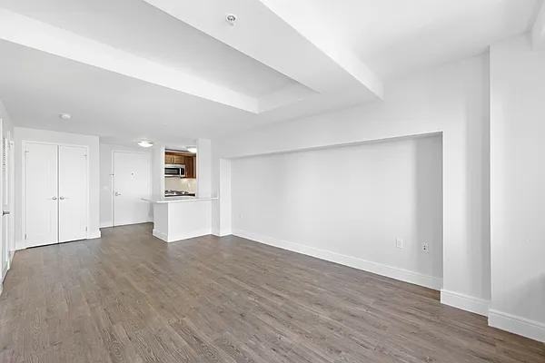E 91st St #1007 - Photo 5 of 20