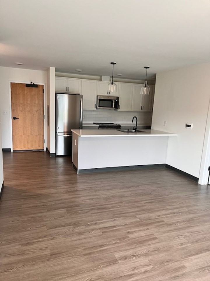 LoSo Lakeside Apartments - Photo 4 of 29