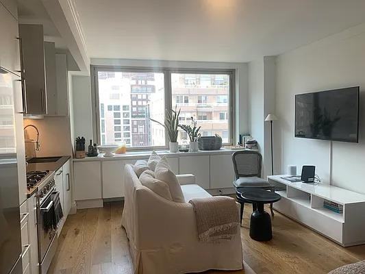 E 86th St #21A1 - Photo 4 of 20