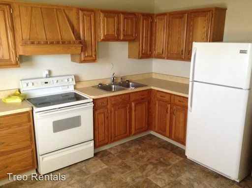 11690 Lawnview Ave - Photo 3 of 8