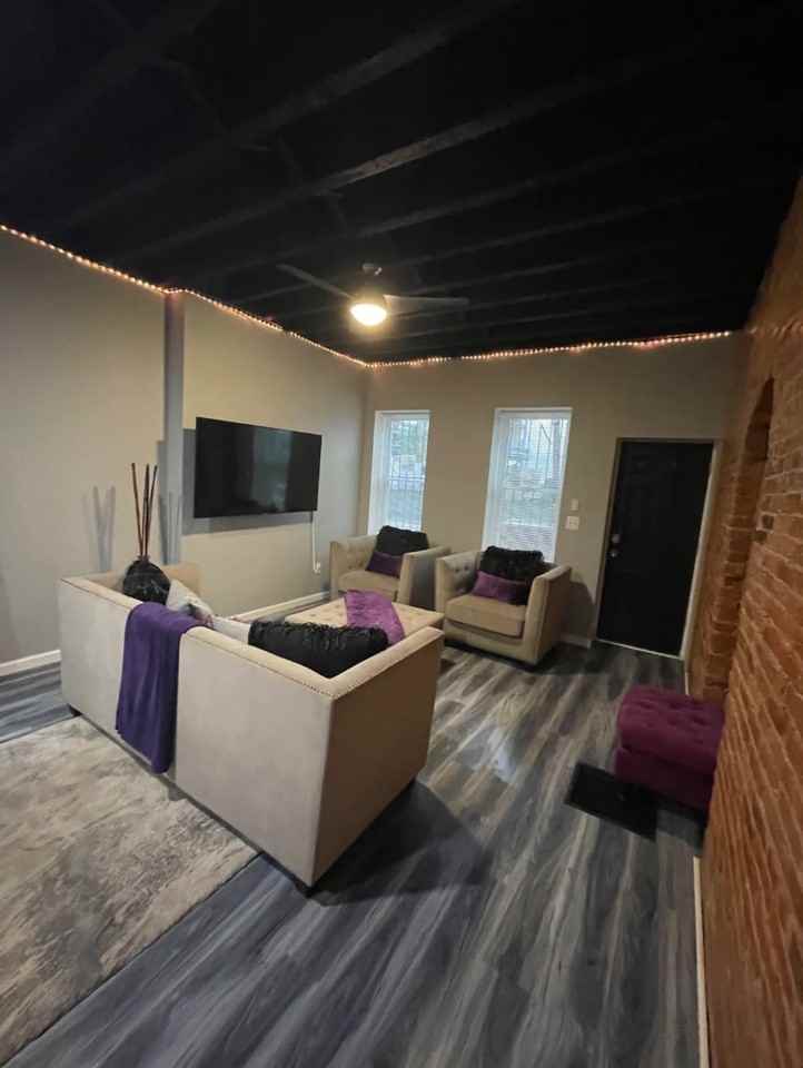 632 Point St - Photo 3 of 11