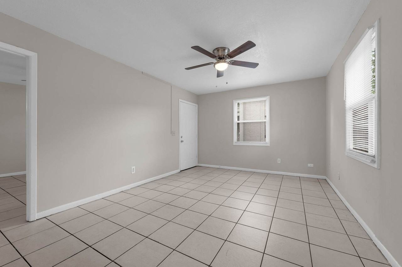 5109 Curry Ford Rd #1 - Photo 7 of 20