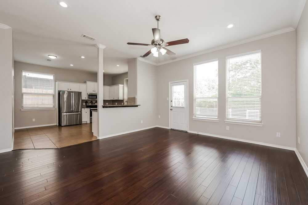 613 Atascosa Ave - Photo 4 of 17