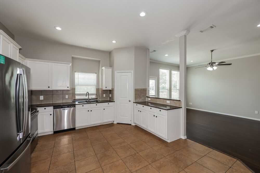 613 Atascosa Ave - Photo 7 of 17