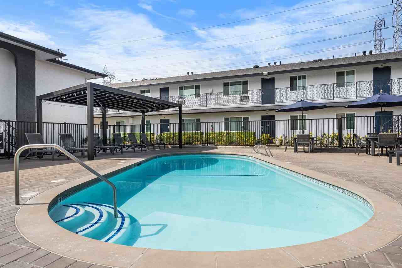 The 5800 Apartment Homes - Photo 3 of 48