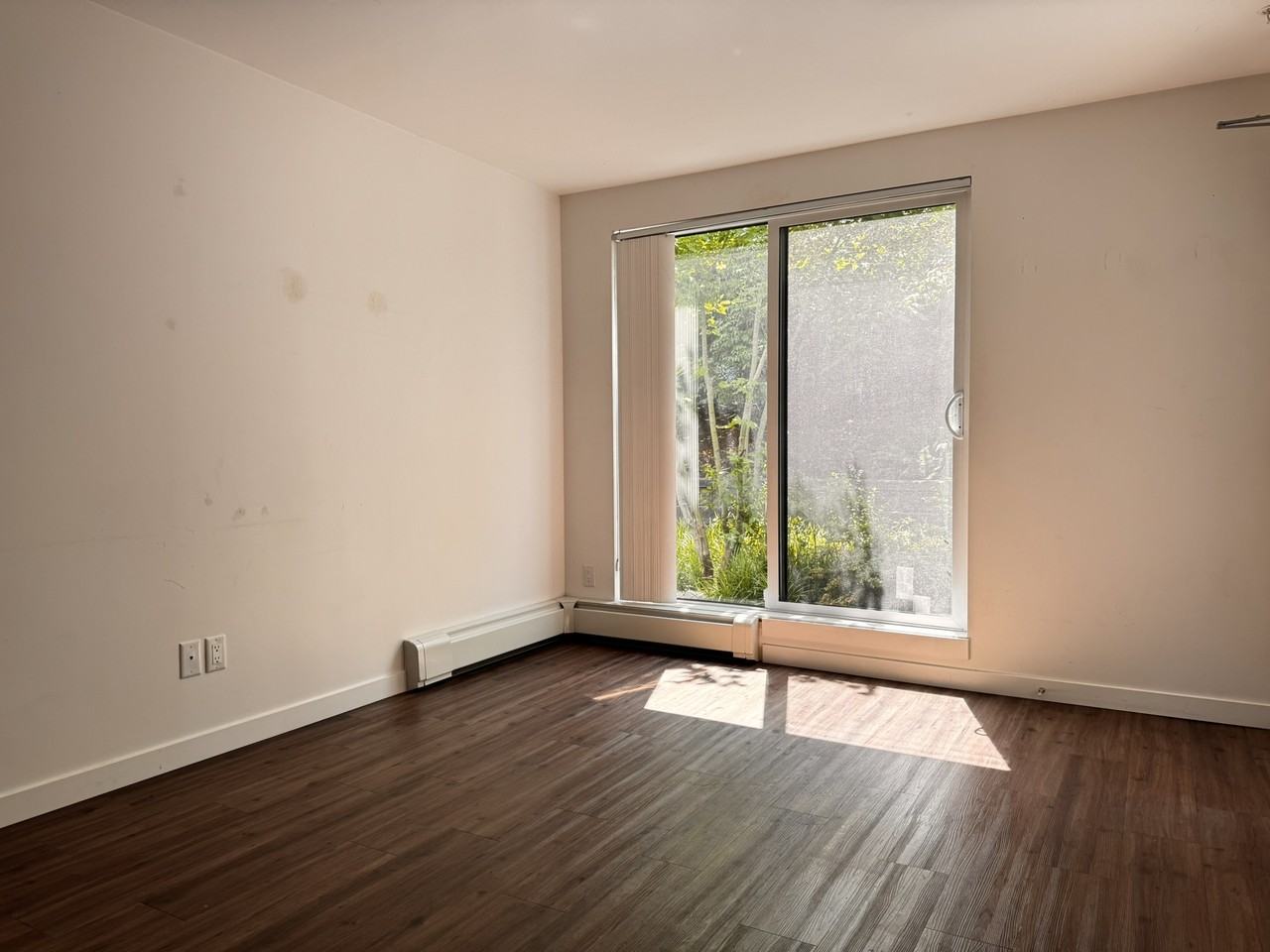 370 Harbour Rdunit 202 #202 - Photo 2 of 8