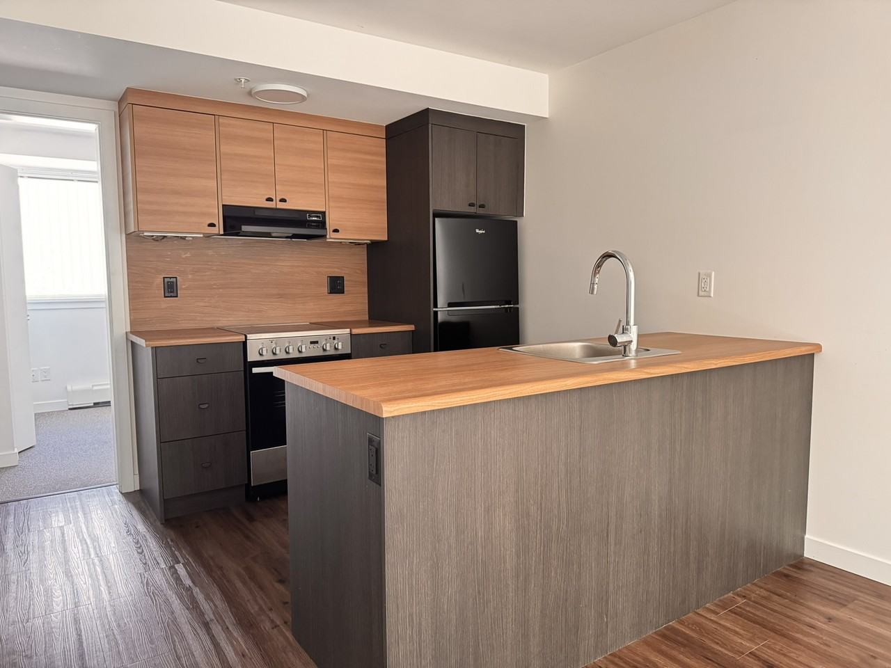 370 Harbour Rdunit 205 #205 - Photo 2 of 9