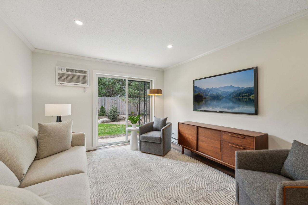 Wayzata Lake Apartments - Photo 5 of 44