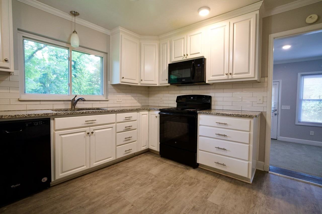 656 E Samford Ave - Photo 4 of 21