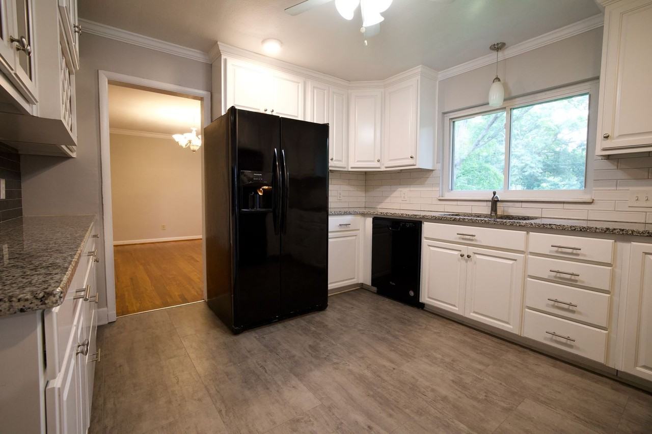 656 E Samford Ave - Photo 5 of 21